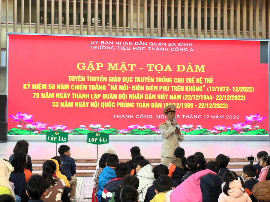 Học sinh Trường Tiểu học Thành Công A hào hứng tại buổi gặp mặt - tọa đàm về giáo dục truyền thống cho thế hệ trẻ. Học sinh Trường Tiểu học Thành Công A hào hứng tại buổi gặp mặt - tọa đàm về giáo dục truyền thống cho thế hệ trẻ.