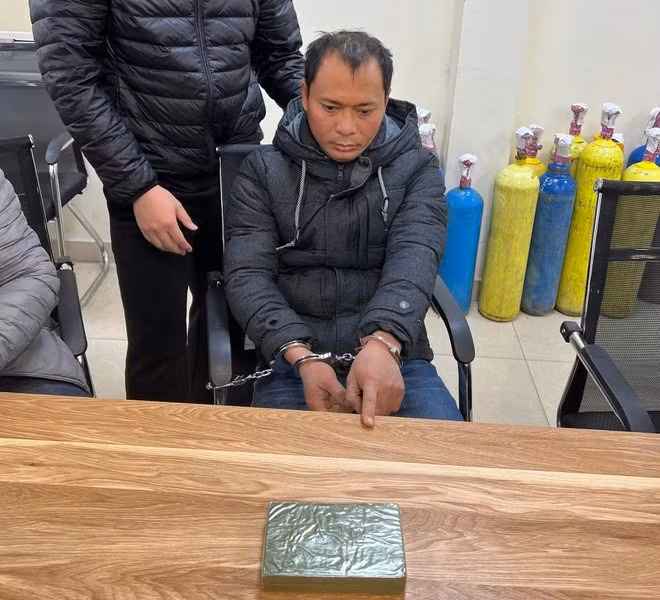 Đối tượng Trần Văn Hưng tại cơ quan công an.