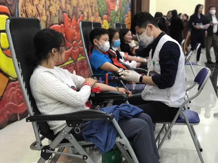 Đơn vị đoàn viên, thanh niên tham gia hiến máu. Đơn vị đoàn viên, thanh niên tham gia hiến máu.
