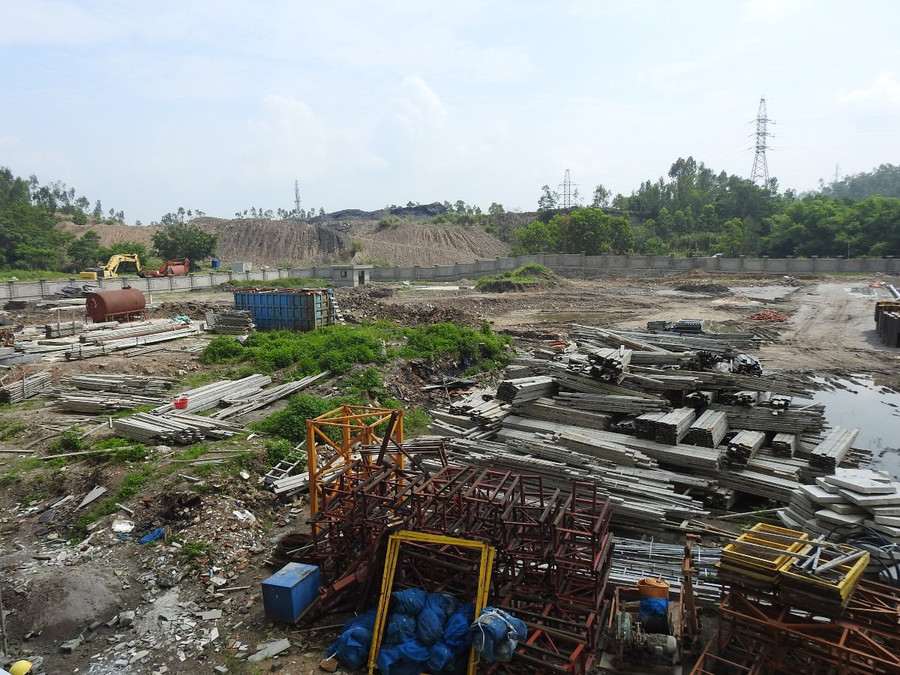 Khu nhà đa năng đang tích cực được triển khai thi công sau khi thiết kế điều chỉnh theo hướng mở rộng diện tích và các hạng mục phụ trợ.