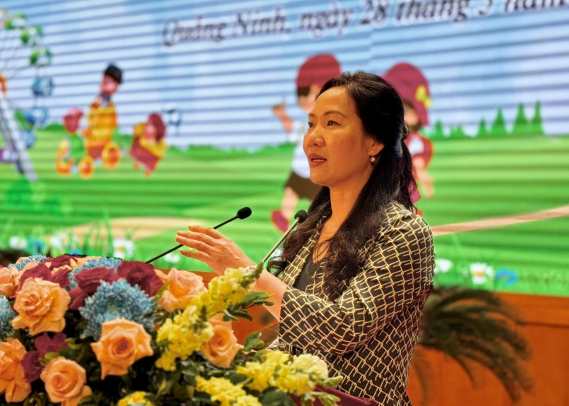 Bà Nguyễn Thị Hạnh, Phó Chủ tịch UBND tỉnh, Trưởng Ban vì sự tiến bộ của phụ nữ và bảo vệ, chăm sóc trẻ em tỉnh phát biểu khai mạc buổi lễ.