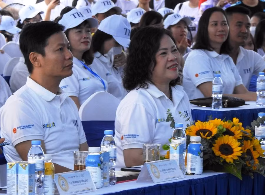 Lãnh đạo Bộ Giáo dục và Đào tạo tại buổi lễ.