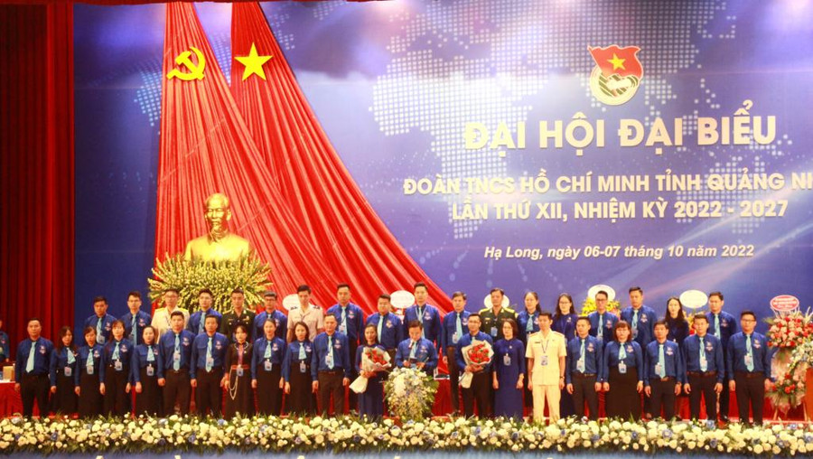 Ban Chấp hành Đoàn TNCS Hồ Chí Minh tỉnh Quảng Ninh khóa XII ra mắt Đại hội. Ban Chấp hành Đoàn TNCS Hồ Chí Minh tỉnh Quảng Ninh khóa XII ra mắt Đại hội.