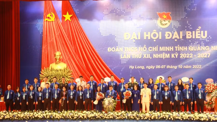 Ban Chấp hành Đoàn TNCS Hồ Chí Minh tỉnh Quảng Ninh khóa XII ra mắt Đại hội.
