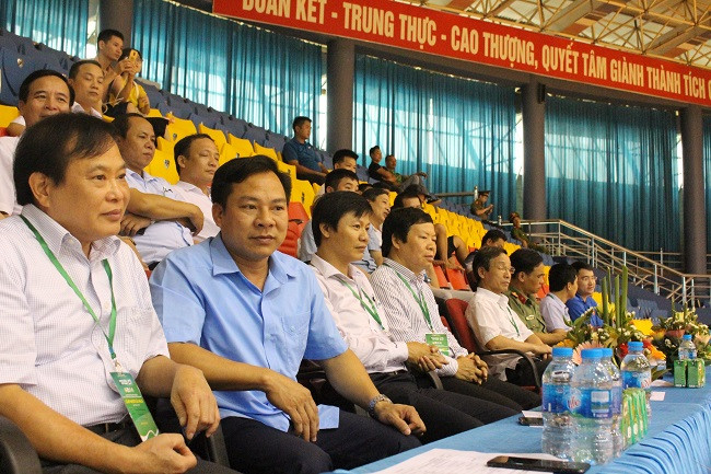 Lãnh đạo Bộ GD&ĐT cùng đại diện các cơ quan tỉnh Vĩnh Phúc cùng tham dự lễ khai mạc. Lãnh đạo Bộ GD&ĐT cùng đại diện các cơ quan tỉnh Vĩnh Phúc cùng tham dự lễ khai mạc.