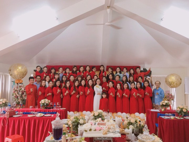 Tập thể cán bộ, lãnh đạo Trung tâm Đức Trí nhân dịp kỷ niệm 7 năm ngày thành lập.
