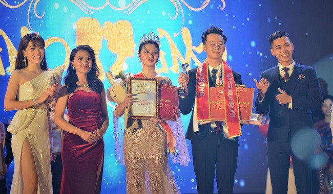 Thí sinh Lê Thị Ngọc Ánh (SBD 148) đến từ trường Đại học Ngoại ngữ đã đạt ngôi vị Hoa khôi VNU và thí sinh Vũ Trọng Lâm Trường (SBD 008) đến từ trường Đại học Khoa học Xã hội và Nhân văn đã giành được ngôi vị Nam vương VNU 2019. Thí sinh Lê Thị Ngọc Ánh (SBD 148) đến từ trường Đại học Ngoại ngữ đã đạt ngôi vị Hoa khôi VNU và thí sinh Vũ Trọng Lâm Trường (SBD 008) đến từ trường Đại học Khoa học Xã hội và Nhân văn đã giành được ngôi vị Nam vương VNU 2019.