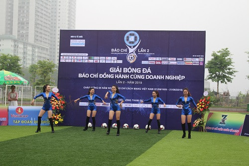 Sôi động các tiết mục văn nghệ chào mừng Gải bóng "Báo chí đồng hành cùng doanh nghiệp" lần thứ 2 - năm 2019.