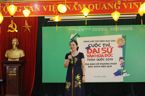 Bà Vũ Dương Thúy Ngà – Vụ trưởng Vụ thư viện (Bộ Văn hóa TT&DL) chia sẻ nhiều phương pháp đọc, lựa chọn sách tại buổi giao lưu. Bà Vũ Dương Thúy Ngà – Vụ trưởng Vụ thư viện (Bộ Văn hóa TT&DL) chia sẻ nhiều phương pháp đọc, lựa chọn sách tại buổi giao lưu.