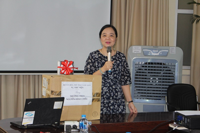 Vụ trưởng Vụ thư viện Vũ Dương Thúy Ngà thăm và chia sẻ kỹ năng đọc sách, lựa chọn sách đọc cho học sinh trường PTCS Nguyễn Đình Chiểu. Vụ trưởng Vụ thư viện Vũ Dương Thúy Ngà thăm và chia sẻ kỹ năng đọc sách, lựa chọn sách đọc cho học sinh trường PTCS Nguyễn Đình Chiểu.