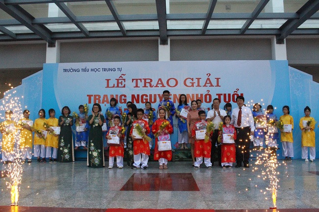 Đạt được giải Trạng Nguyên các em phải xuất sắc vượt qua rất nhiều học sinh tiêu biểu đến từ các khối lớp. Đạt được giải Trạng Nguyên các em phải xuất sắc vượt qua rất nhiều học sinh tiêu biểu đến từ các khối lớp.