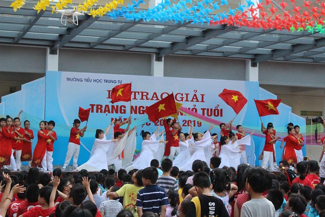 Nhiều tiết mục văn nghệ được các em học sinh trường TH Trung Tự biểu diễn chào mừng lễ trao giải "Trạng Nguyên nhỏ tuổi" năm học 2018 - 2019.