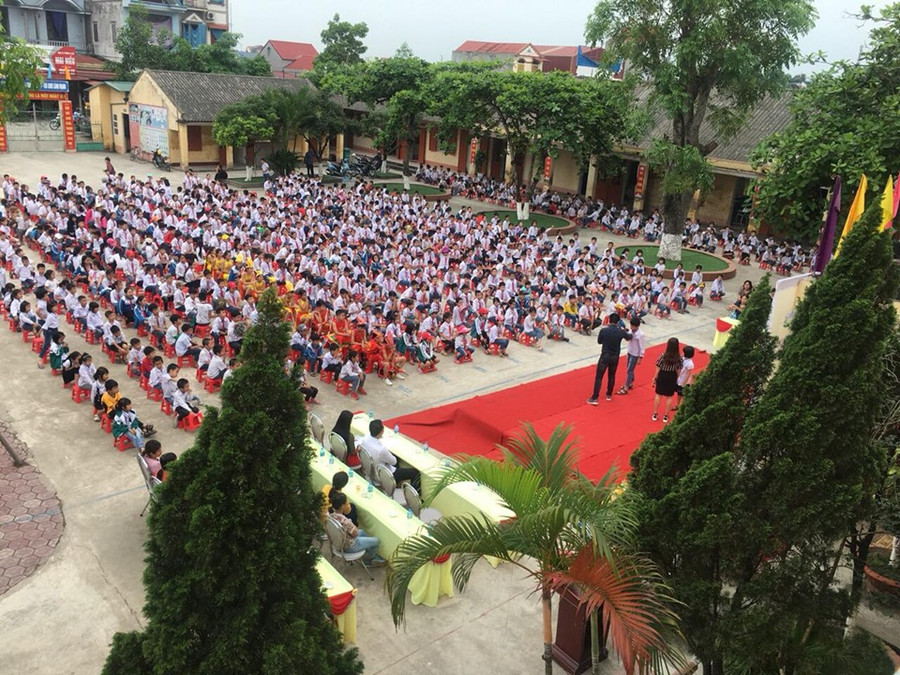 Buổi học ngoại khóa của Trung tâm Đức Trí thu hút rất đông các em học sinh trường tiểu học Tuấn Hưng. Buổi học ngoại khóa của Trung tâm Đức Trí thu hút rất đông các em học sinh trường tiểu học Tuấn Hưng.