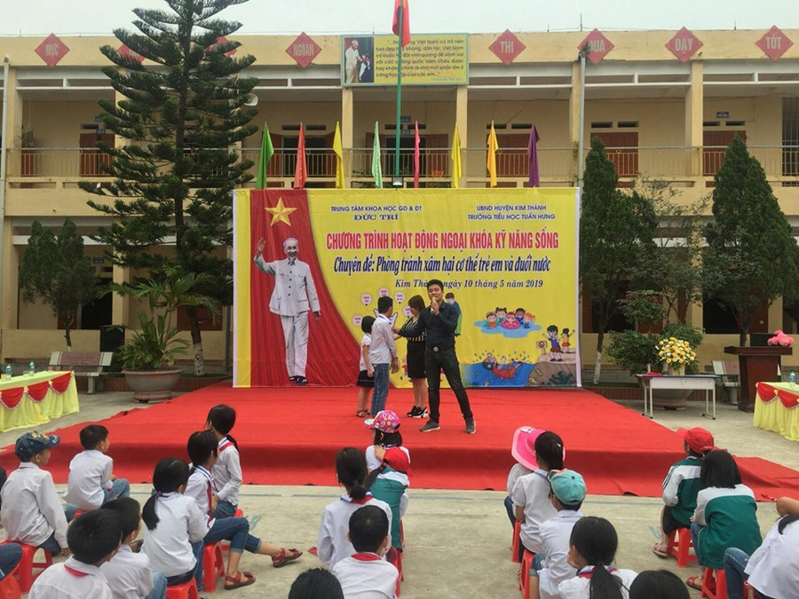 Nhiều chương trình bổ ích được Trung tâm Đức Trí giới thiệu cho các em học sinh trường tiểu học Tuấn Hưng.