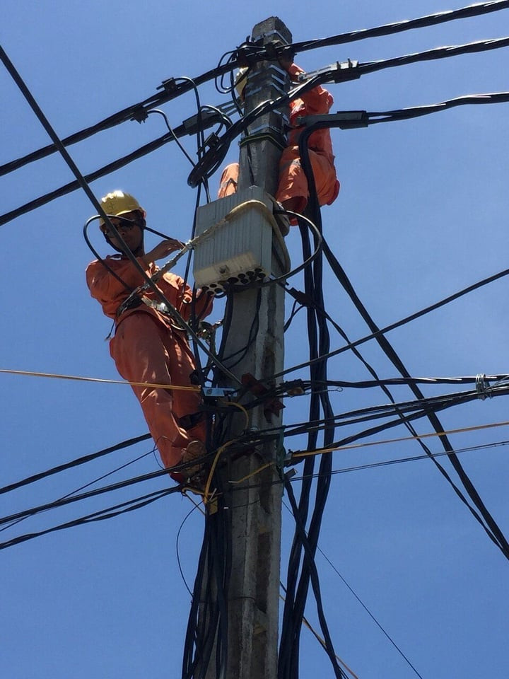 Công ty Điện lực Thường Tín khuyến cáo đến khách hàng sử dụng điện tiết kiệm và hiệu quả bằng những việc làm cụ thể như: tắt các thiết bị điện không cần thiết...