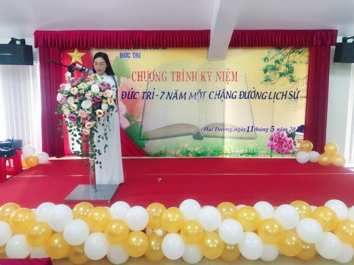 Bà Nguyễn Thanh Lan - Giám đốc Trung tâm Khoa học Giáo dục và Đào tạo Đức Trí ôn lại chặng đường 7 năm thành lập Trung tâm.