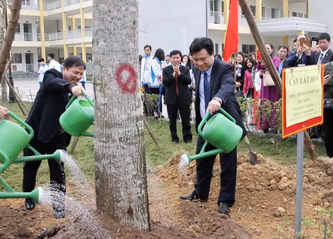 Ngành GD-ĐT Hà Nội phát động tết trồng cây xuân Mậu Tuất 2018