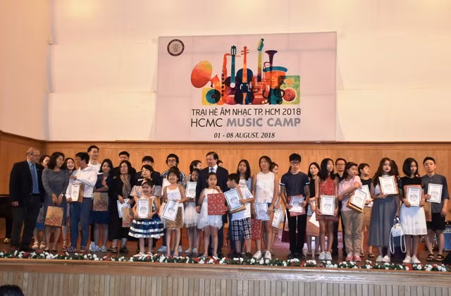 Các trại sinh và ban tổ chức, giảng viên tham gia Trại hè âm nhạc 2018