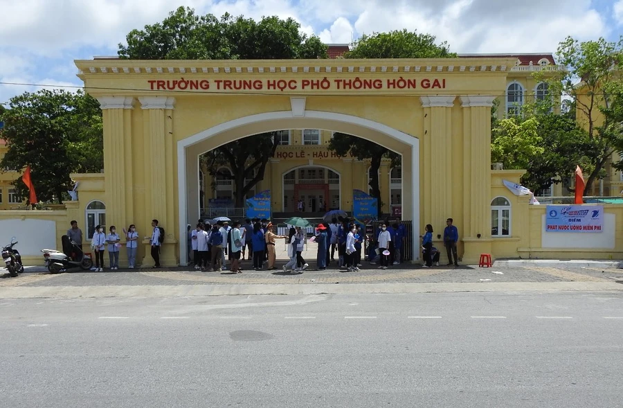 Điểm thi Trường THPT Hòn Gai.