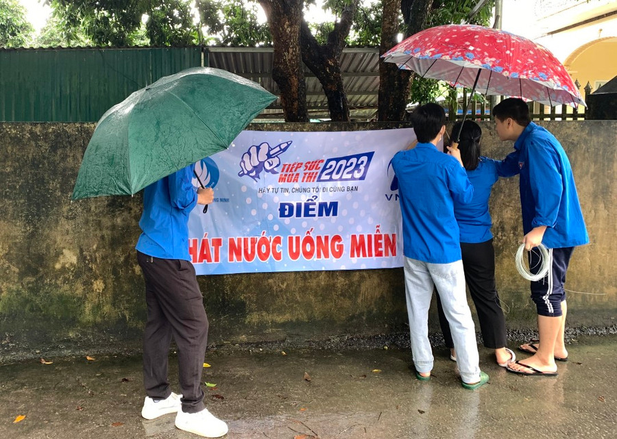 Một điểm phát nước miễn phí. Một điểm phát nước miễn phí.