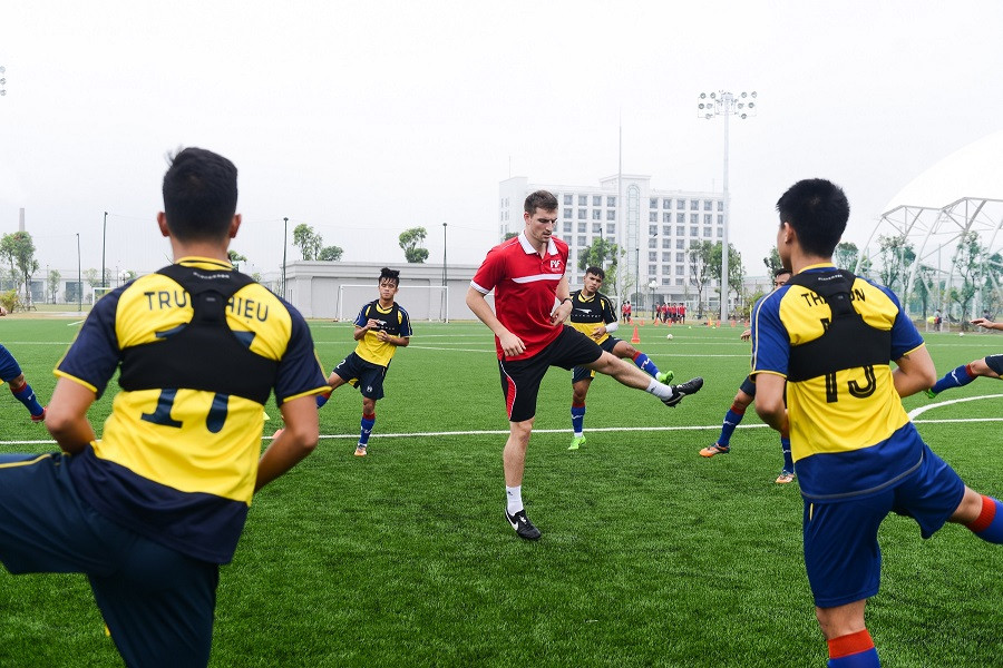 Học viên PVF được tập luyện ở có cơ sở vật chất hiện đại hàng đầu Đông Nam Á cùng đội ngũ chuyên gia giàu kinh nghiệm trong và ngoài nước. Học viên PVF được tập luyện ở có cơ sở vật chất hiện đại hàng đầu Đông Nam Á cùng đội ngũ chuyên gia giàu kinh nghiệm trong và ngoài nước.