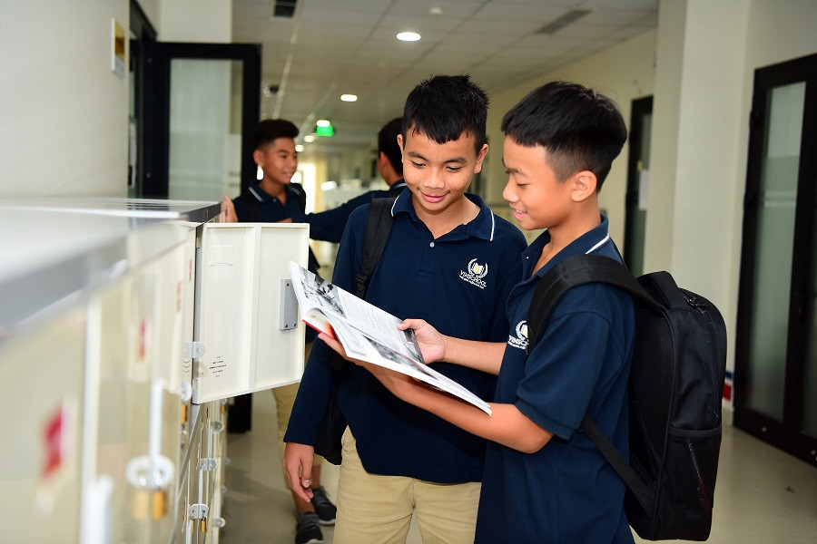 Ở PVF, việc học văn hóa cũng quan trọng như chuyên môn của mỗi cầu thủ. Các học viên PVF sẽ được học văn hóa, ngoại ngữ tại hệ thống giáo dục liên cấp chất lượng quốc tế Vinschool.