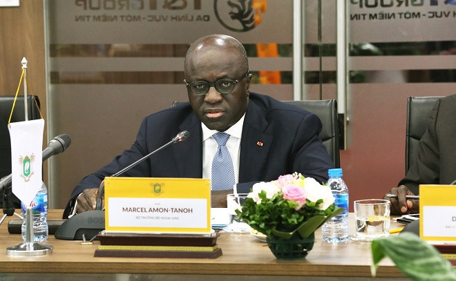 Bộ trưởng Ngoại giao Bờ Biển Ngà Marcel Amon Tanoh phát biểu tại buổi làm việc với Tập đoàn T&T Group