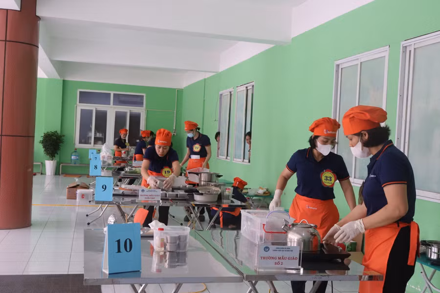 Các đội thi chuẩn bị thực phẩm chuẩn bị "tranh tài" tại Hội thi.