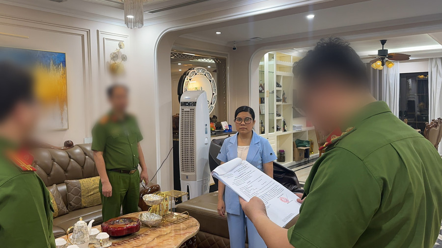 Cơ quan Công an tống đạt các quyết định tố tụng. Cơ quan Công an tống đạt các quyết định tố tụng.