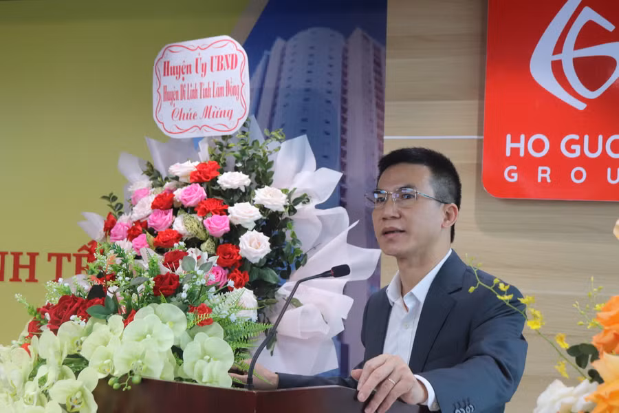 TS. Nguyễn Huy Oanh - Hiệu trưởng Trường Đại học Trưng Vương phát biểu khai mạc.