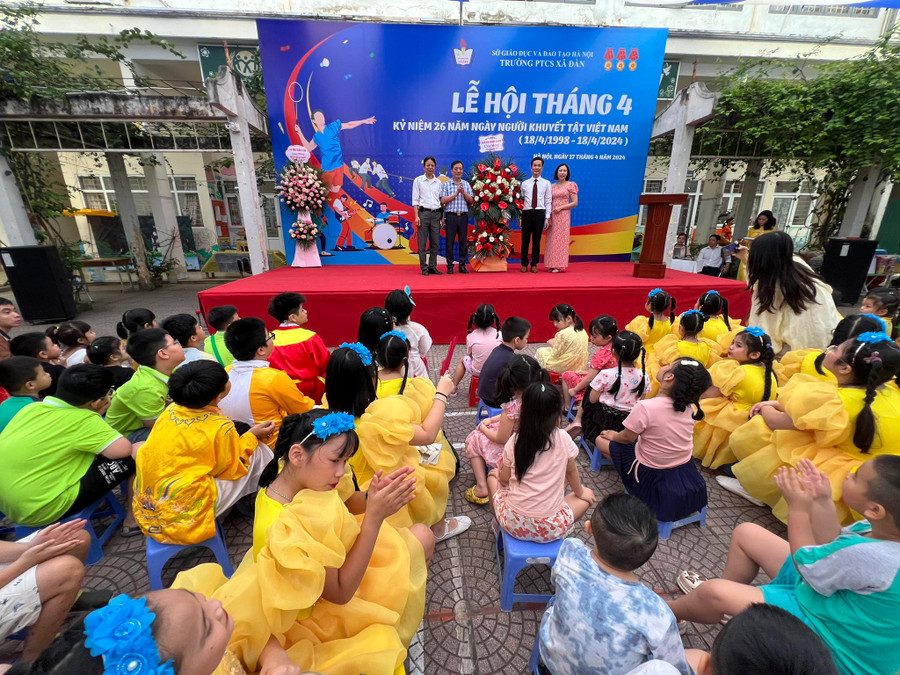 Nhiều hoạt động diễn ra tại lễ hội tháng 4, kỷ niệm Ngày Người khuyết tật Việt Nam. Nhiều hoạt động diễn ra tại lễ hội tháng 4, kỷ niệm Ngày Người khuyết tật Việt Nam.