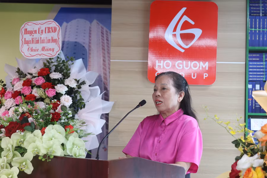 Bà Ninh Thị Ty, Chủ tịch Tập đoàn Hồ Gươm, Chủ tịch Hội đồng trường Trường Đại học Trưng Vương phát biểu.