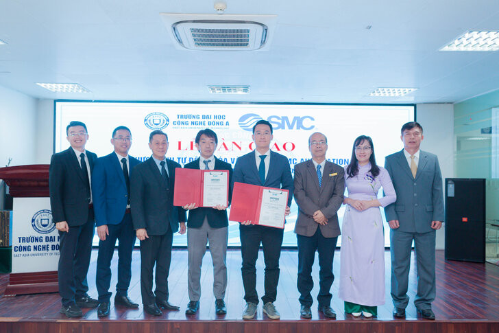 Ký kết hợp tác giữa Trường Đại học Công nghệ Đông Á và Công ty TNHH SMC Corporation Việt Nam. Ký kết hợp tác giữa Trường Đại học Công nghệ Đông Á và Công ty TNHH SMC Corporation Việt Nam.
