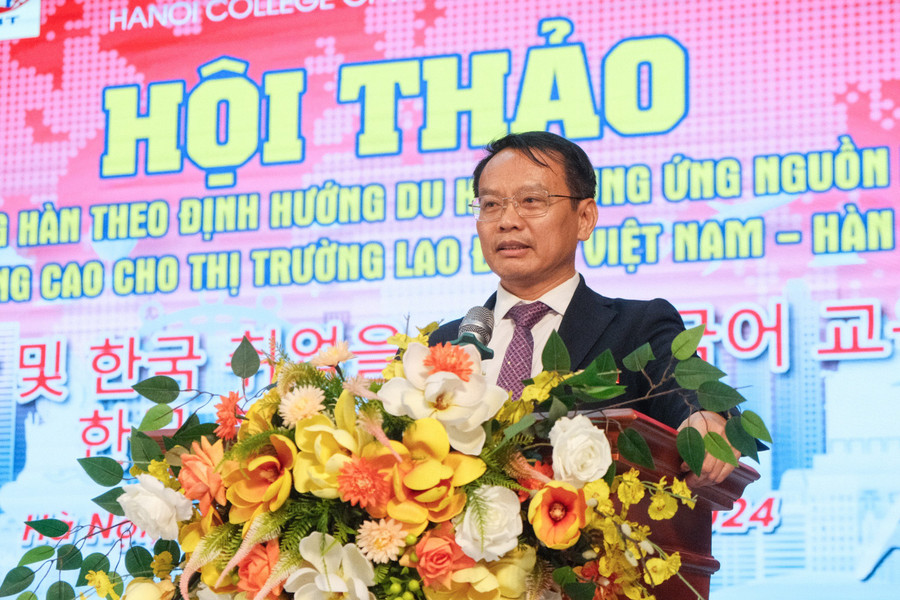 TS Phạm Xuân Khánh phát biểu. TS Phạm Xuân Khánh phát biểu.