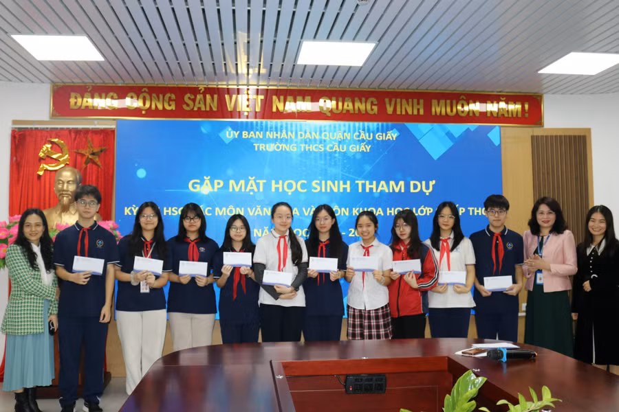 Trường THCS Cầu Giấy động viên học sinh giỏi tham dự kỳ thi cấp thành phố.