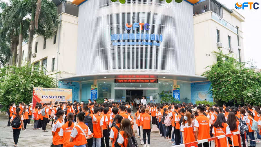 Một góc khuôn viên Trường Cao đẳng Ngoại ngữ và Công nghệ Hà Nội.