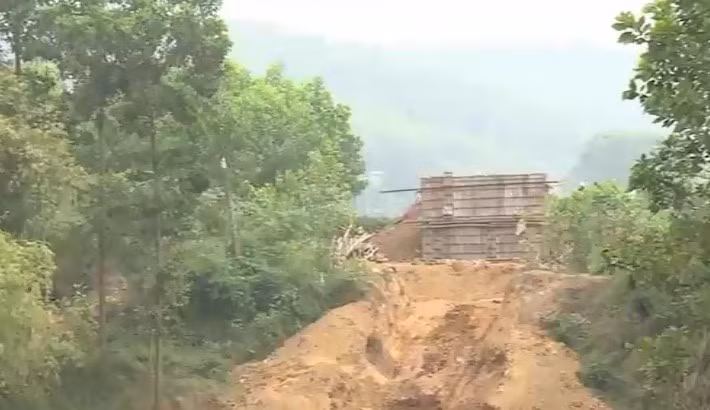 Thiếu cầu treo: Dân khó đủ bề!