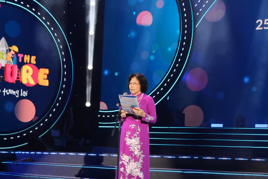 NGND Nguyễn Thị Hiền - Chủ tịch HĐQT Trường Tiểu học Đoàn Thị Điểm Hà Nội phát biểu tại lễ kỷ niệm.