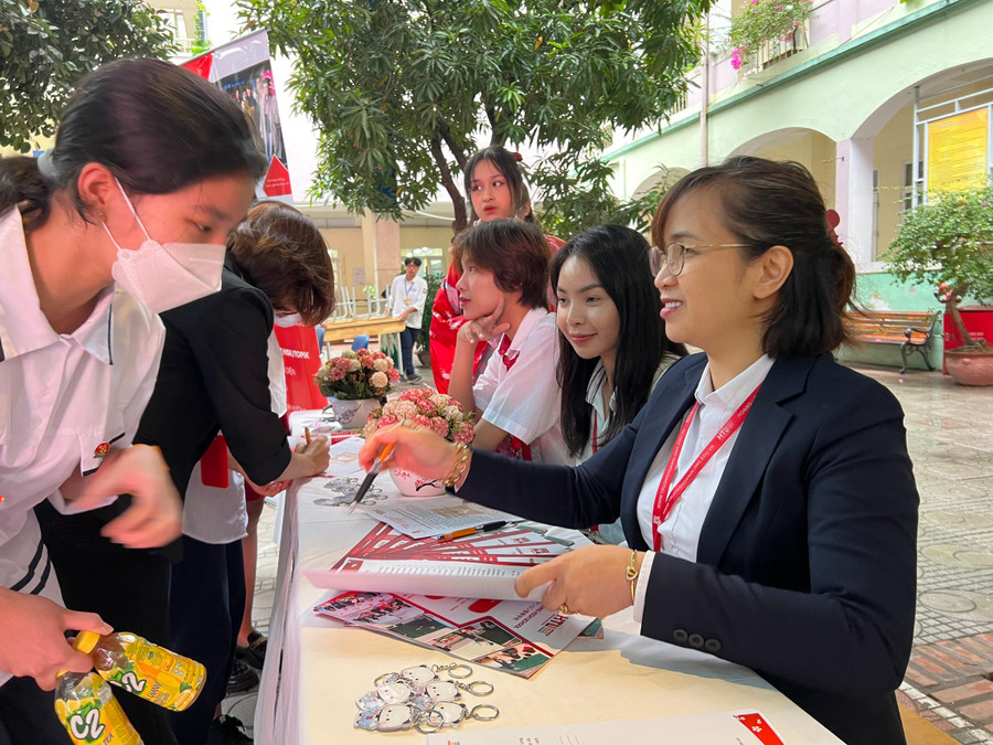 Trường THPT Hoàng Long tư vấn, hướng nghiệp tuyển sinh cho học sinh khối 9 Trường THCS Thăng Long.