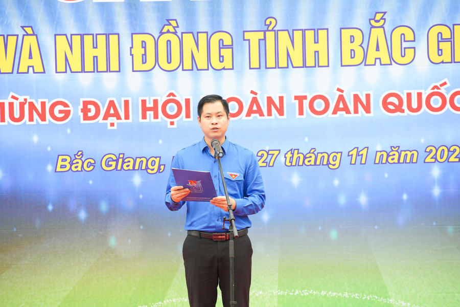 Ông Giáp Xuân Cảnh - Phó Bí thư Tỉnh đoàn, Chủ tịch Hội đồng Đội tỉnh Bắc Giang phát biểu khai mạc giải. Ông Giáp Xuân Cảnh - Phó Bí thư Tỉnh đoàn, Chủ tịch Hội đồng Đội tỉnh Bắc Giang phát biểu khai mạc giải.