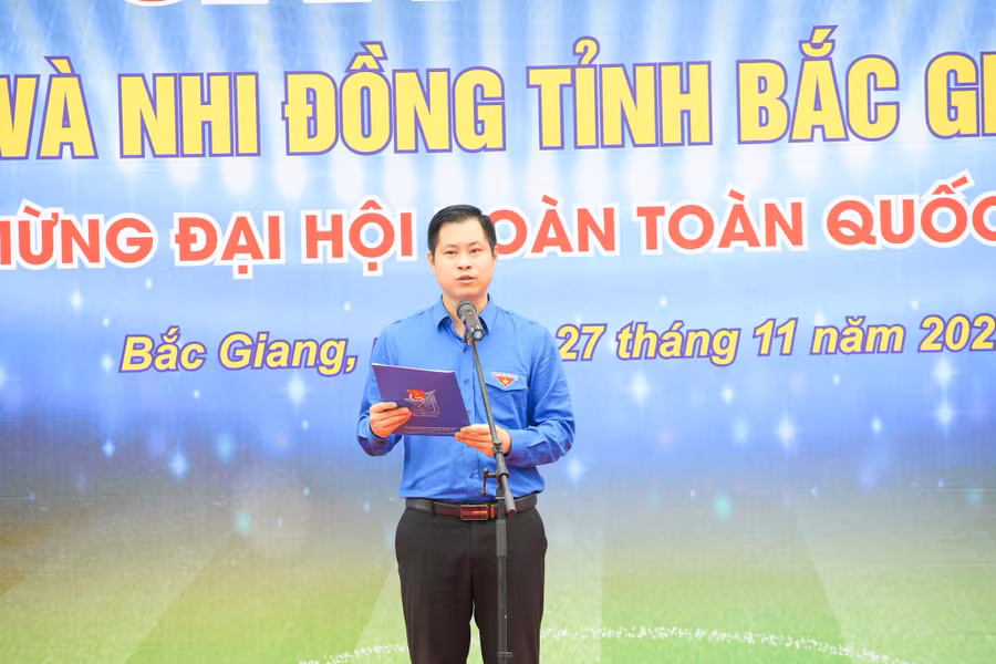 Ông Giáp Xuân Cảnh - Phó Bí thư Tỉnh đoàn, Chủ tịch Hội đồng Đội tỉnh Bắc Giang phát biểu khai mạc giải.