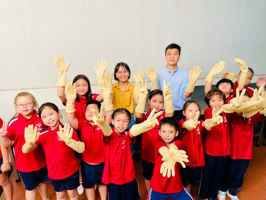 Phụ huynh học sinh luôn đồng hành cùng nhà trường trong các hoạt động ngoại khóa, rèn kỹ năng cho học sinh.