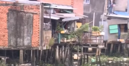 TP.HCM: 5 năm “mọc” thêm 7000 căn nhà ven kênh rạch