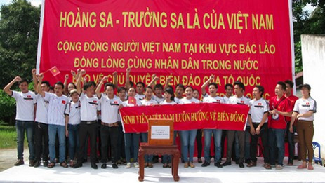 Cộng đồng Việt các tỉnh Bắc Lào mít tinh phản đối Trung Quốc