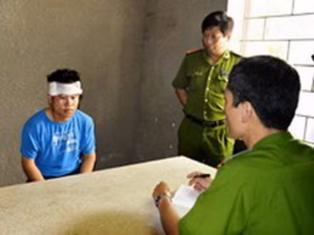 Xét xử 26 bị cáo trong vụ án mua bán gần 1.800 bánh heroin