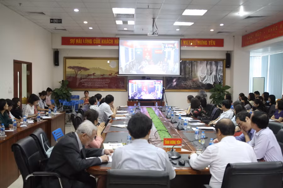 Hội nghị Diên Hồng của ngành GD Hưng Yên nhằm phòng chống bạo lực học đươmgf