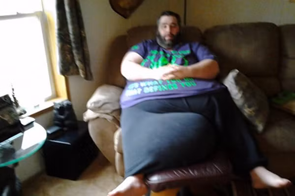Dan Maurer đã phải sống với căn bệnh bìu phù bạch huyết gần 10 năm. Ảnh: Gofundme.com