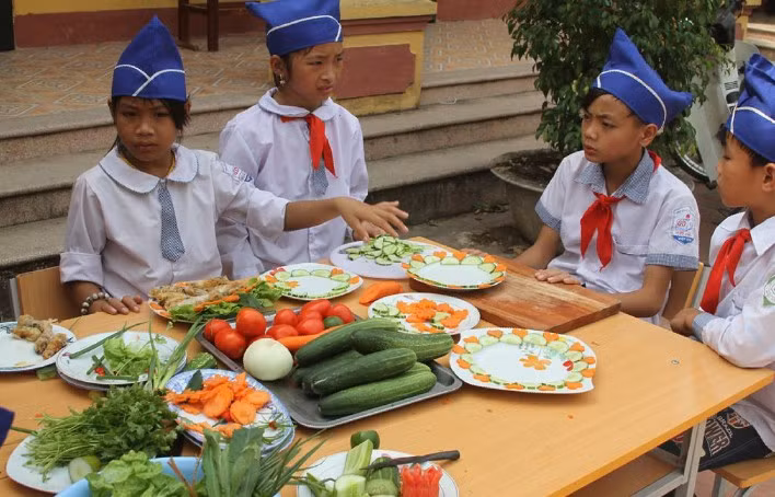 Các em HS Trường Tiểu học Trung Sơn số 2 (huyện Việt Yên – Bắc Giang) hào hứng với chương trình ngoại khóa: Chúng em trải nghiệm cuộc sống
