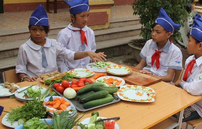 Các em HS Trường Tiểu học Trung Sơn số 2 (huyện Việt Yên – Bắc Giang) hào hứng với chương trình ngoại khóa: Chúng em trải nghiệm cuộc sống
