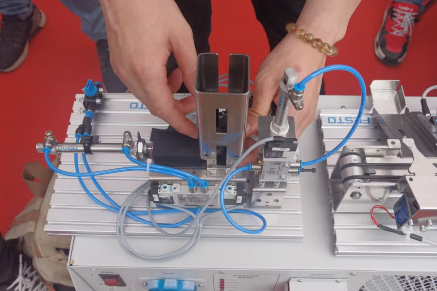 Khối ngành kĩ thuật, công nghiệp đang được nhiều học sinh quan tâm.